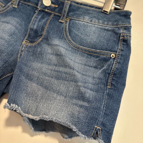 SO Shortie Denim Shorts Sz: 9 Cutoff Raw Hem. 5 Pocket. Stretch. Dark Wash. - Picture 10 of 13